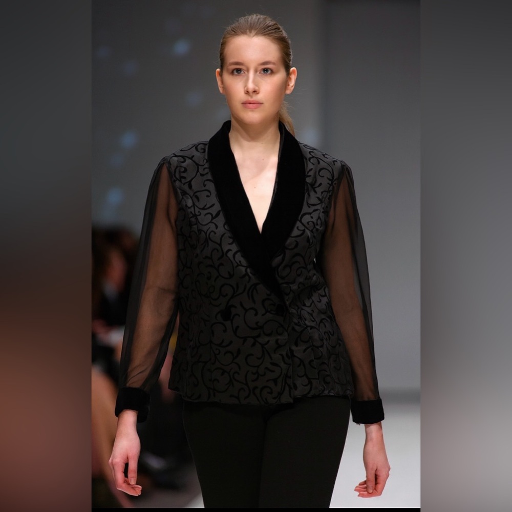 Elegant Black Sheer Sleeve Blazer of velvets